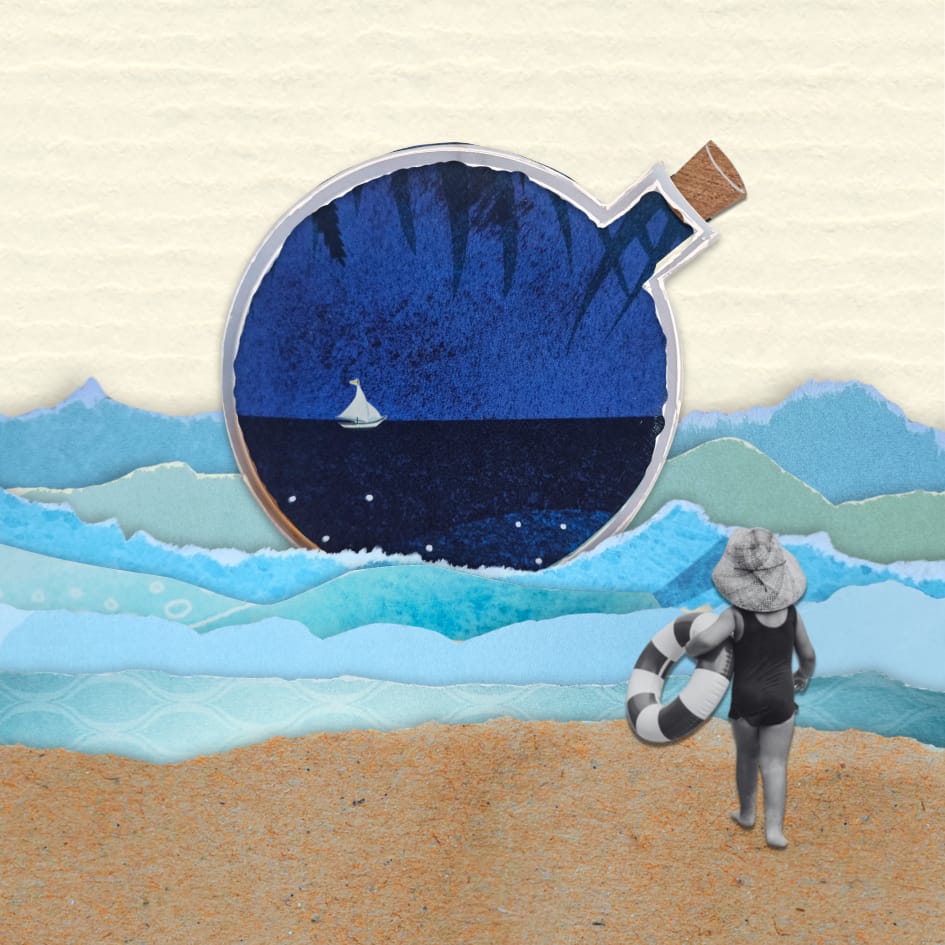 Collage : une bouteille à la mer sur fond de vagues